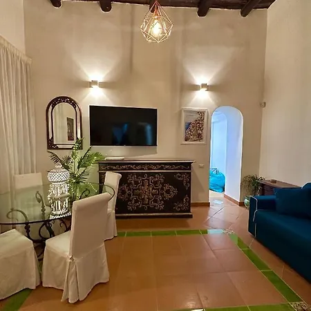 Isabella Noble House Naples