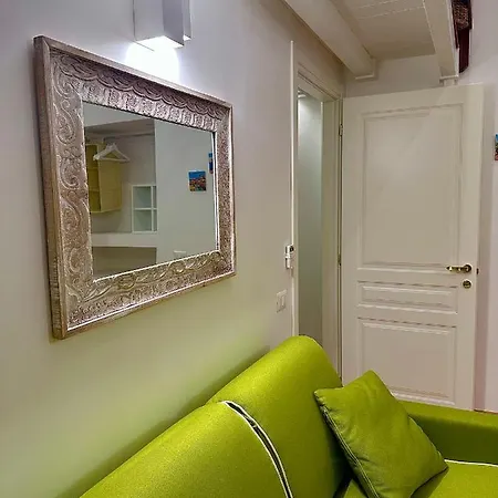 Isabella Noble House Naples