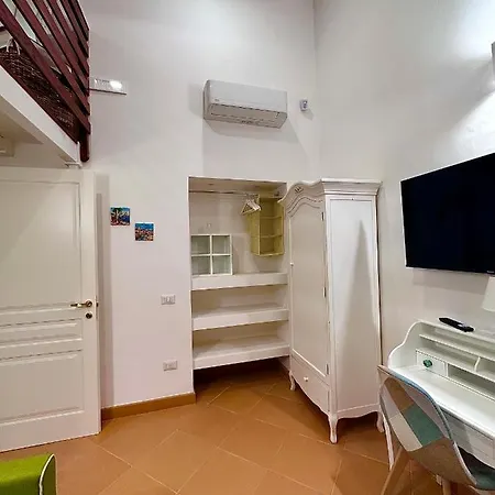 Isabella Noble House Apartment