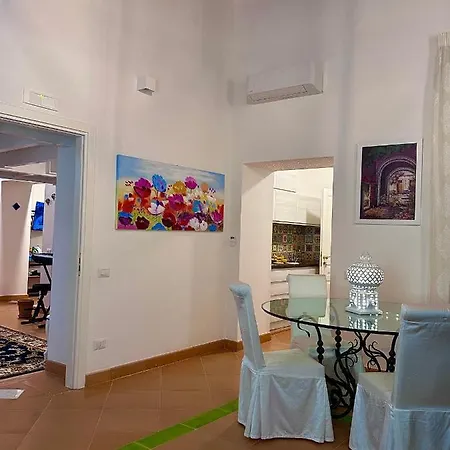 Isabella Noble House Apartment